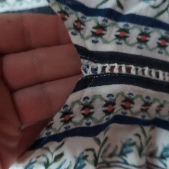 Lucky Brand size L floral top - Picture 3 of 4